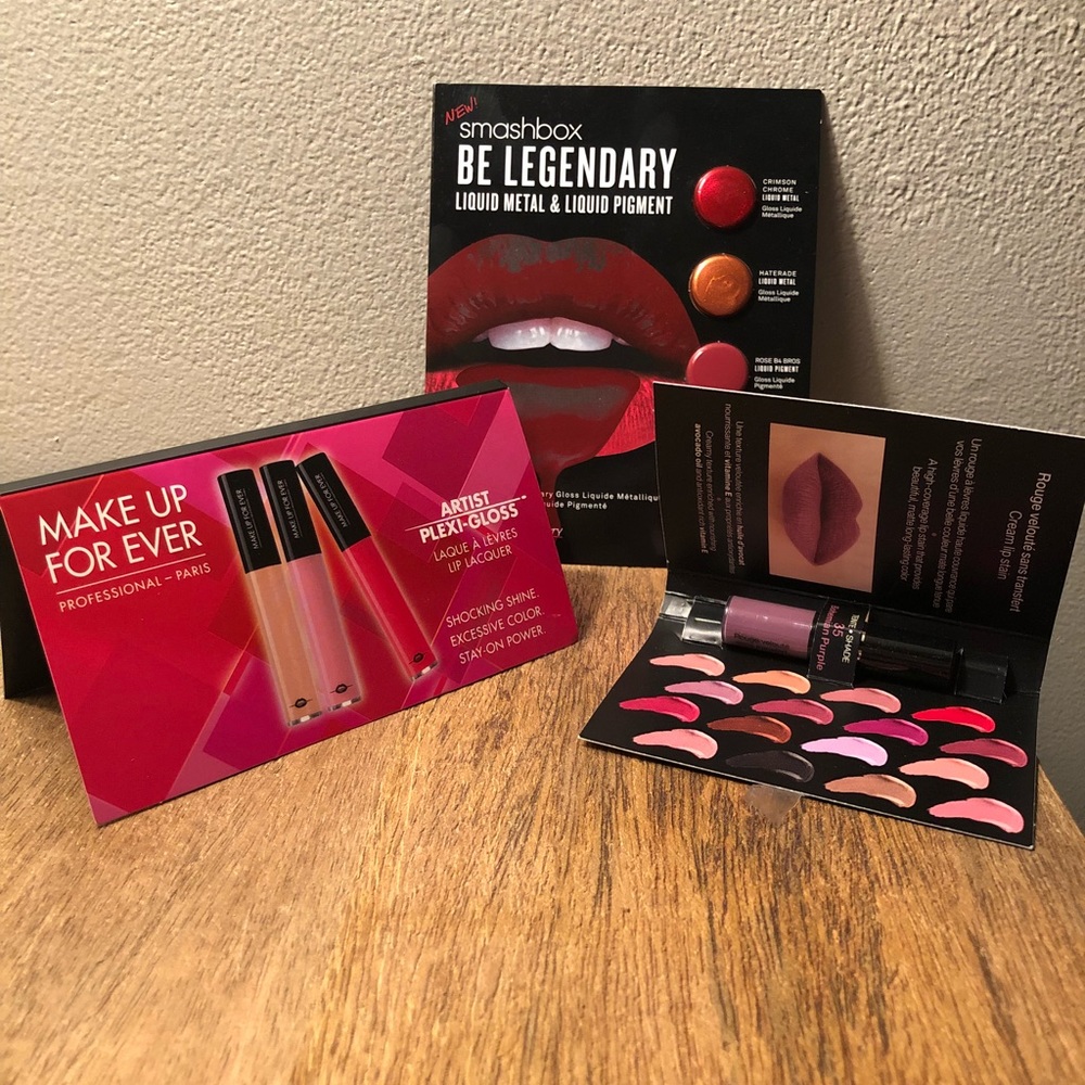 ❗️BUY ANY MAKEUP GET A SAMPLE FREE❗️